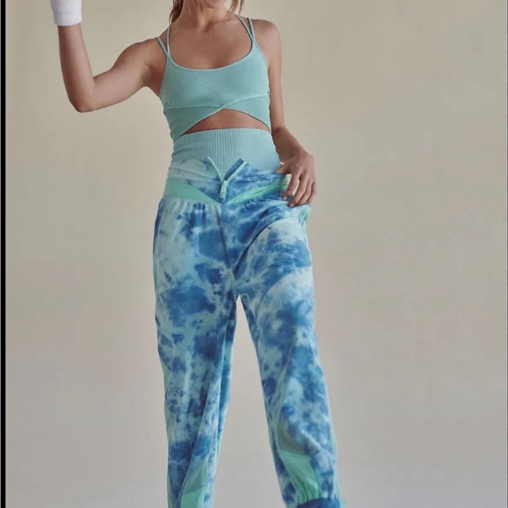 Free people endless sunshine jogger bra set